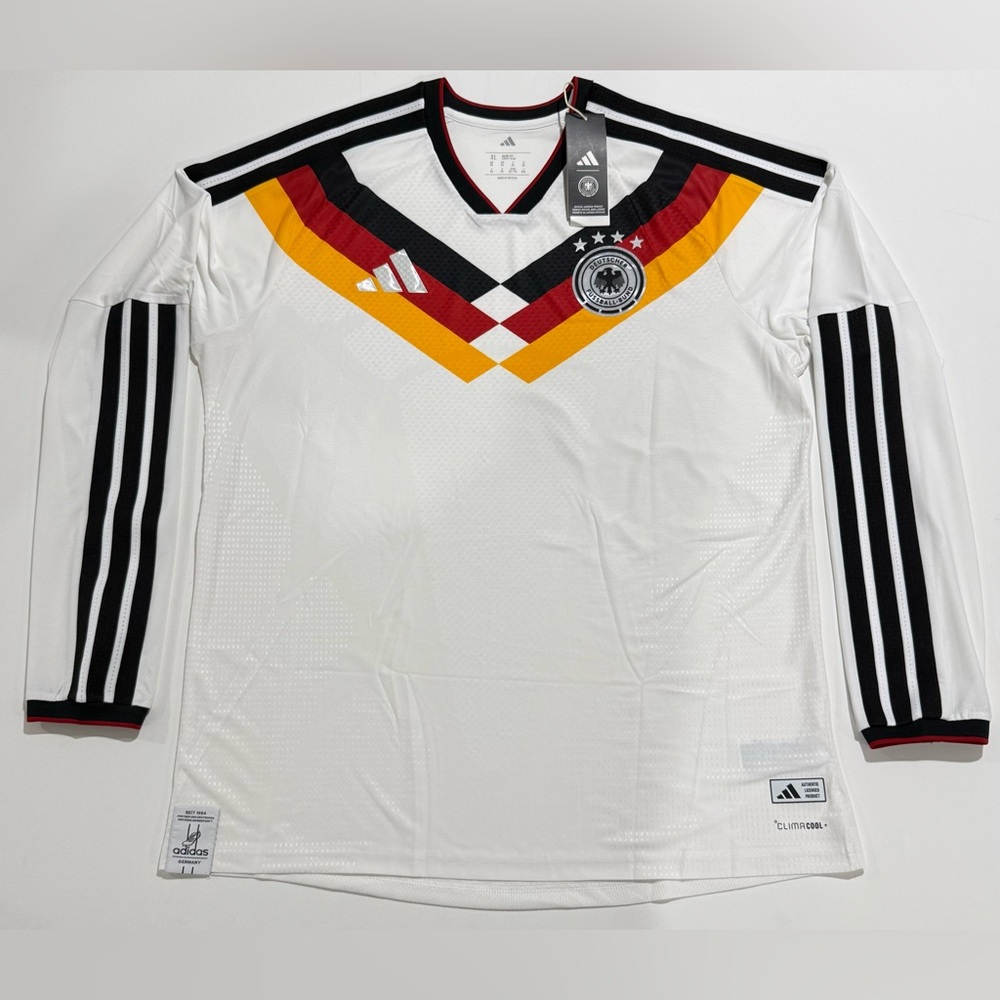 Adidas 
GERMANY 26 HOME AUTHENTIC LONG SLEEVE JERSEY SIZE XL.